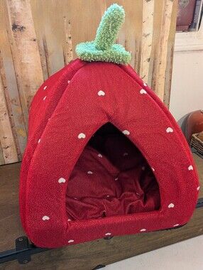 Cat Bed Strawberry Removable Pad